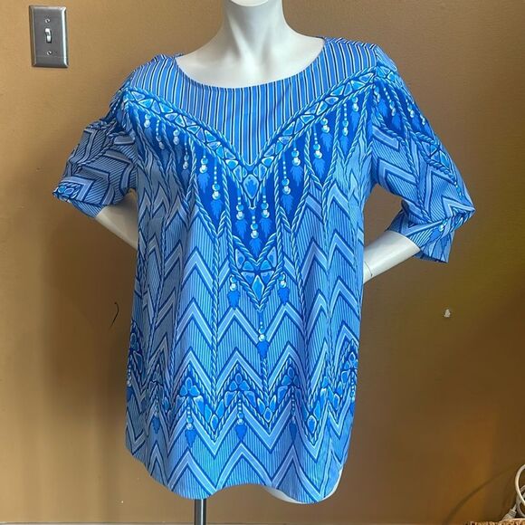 Bob Mackie Tops - Bob Mackie light blue and white patterned short-sleeved blouse. Size L